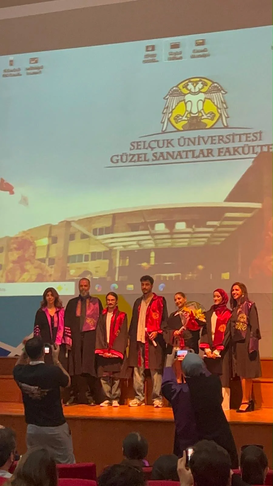 Fakültemizde Mezuniyet Coşkusu ve Yıl Sonu Sergisi Heyecanı